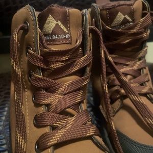 H&M kids waterproof lined boots hiking boots fall boots size 13